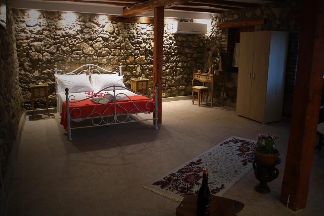 The Stone Suite Мораитика Екстериор снимка