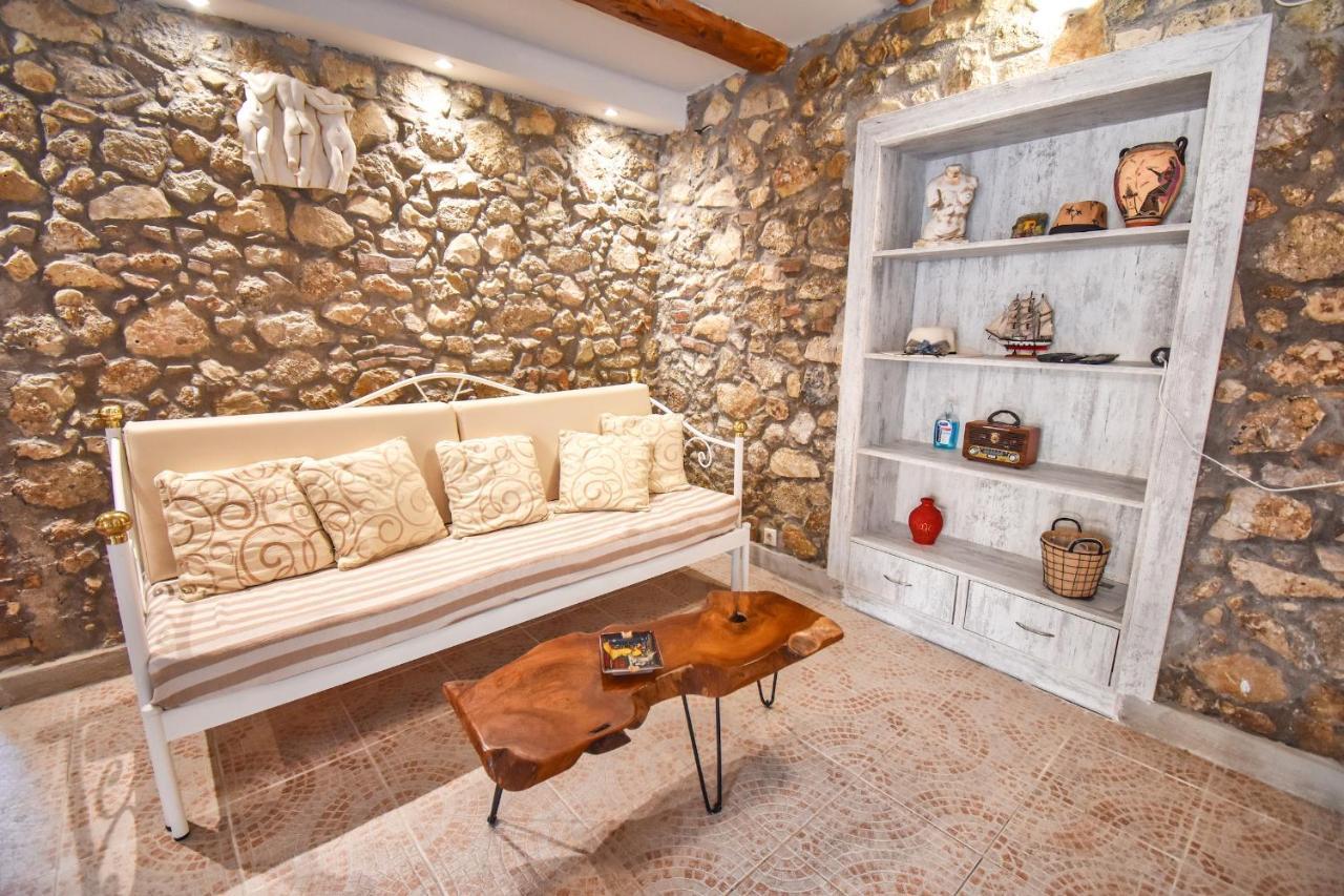 The Stone Suite Мораитика Екстериор снимка