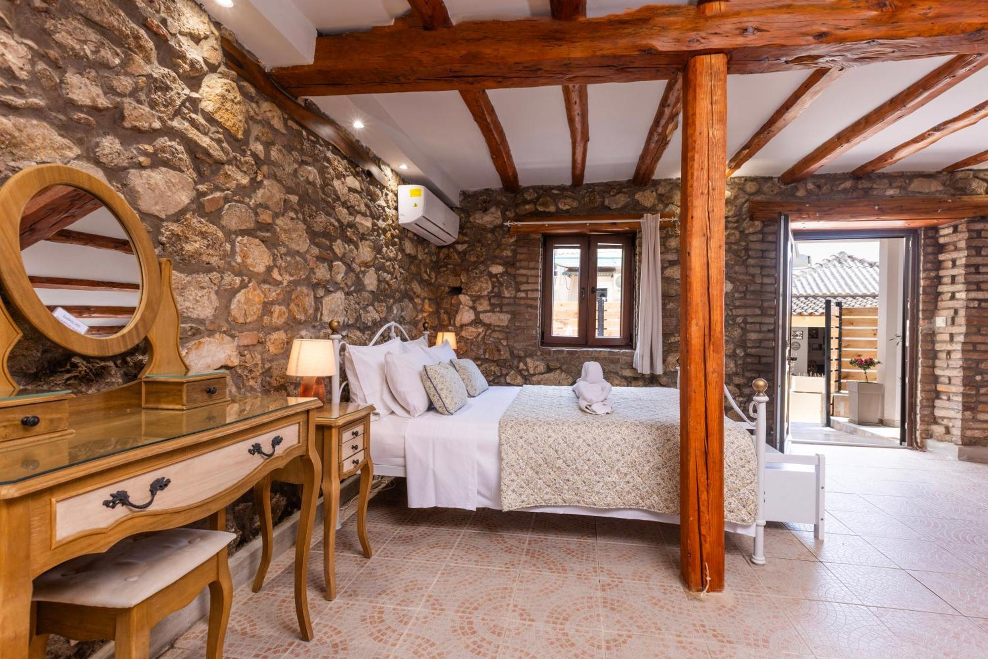 The Stone Suite Мораитика Екстериор снимка