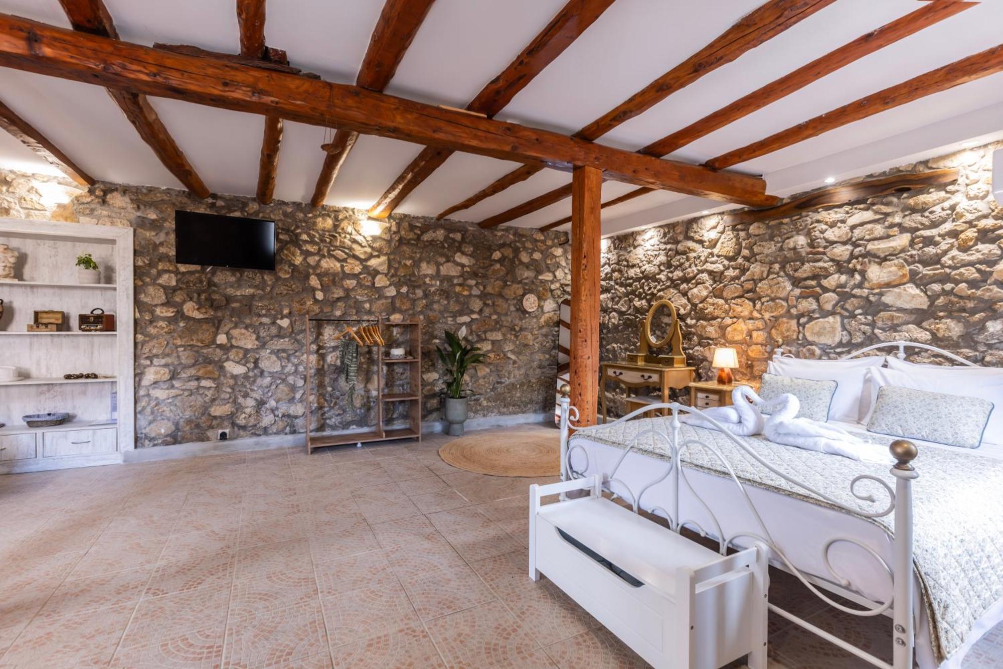 The Stone Suite Мораитика Екстериор снимка