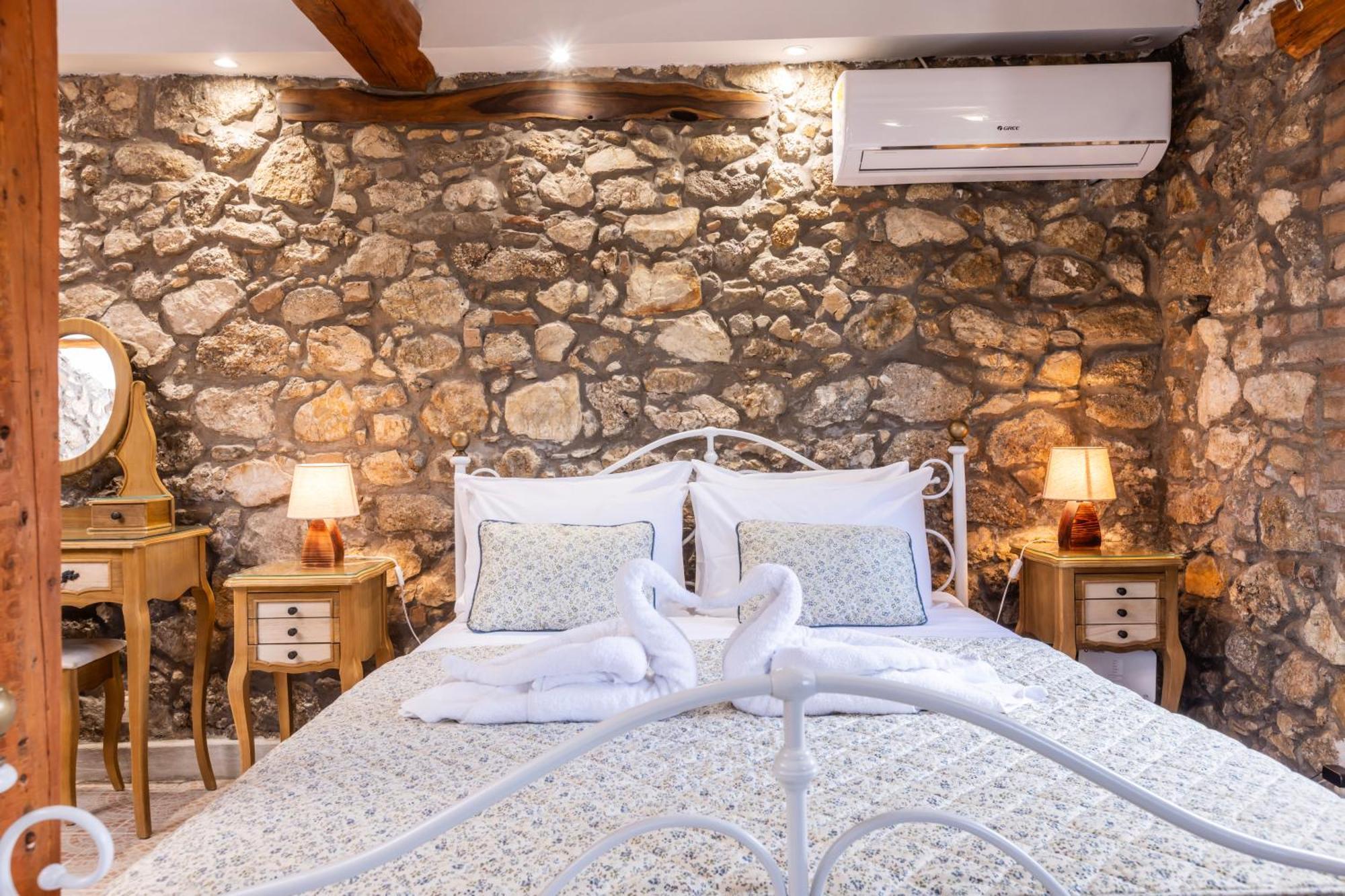 The Stone Suite Мораитика Екстериор снимка