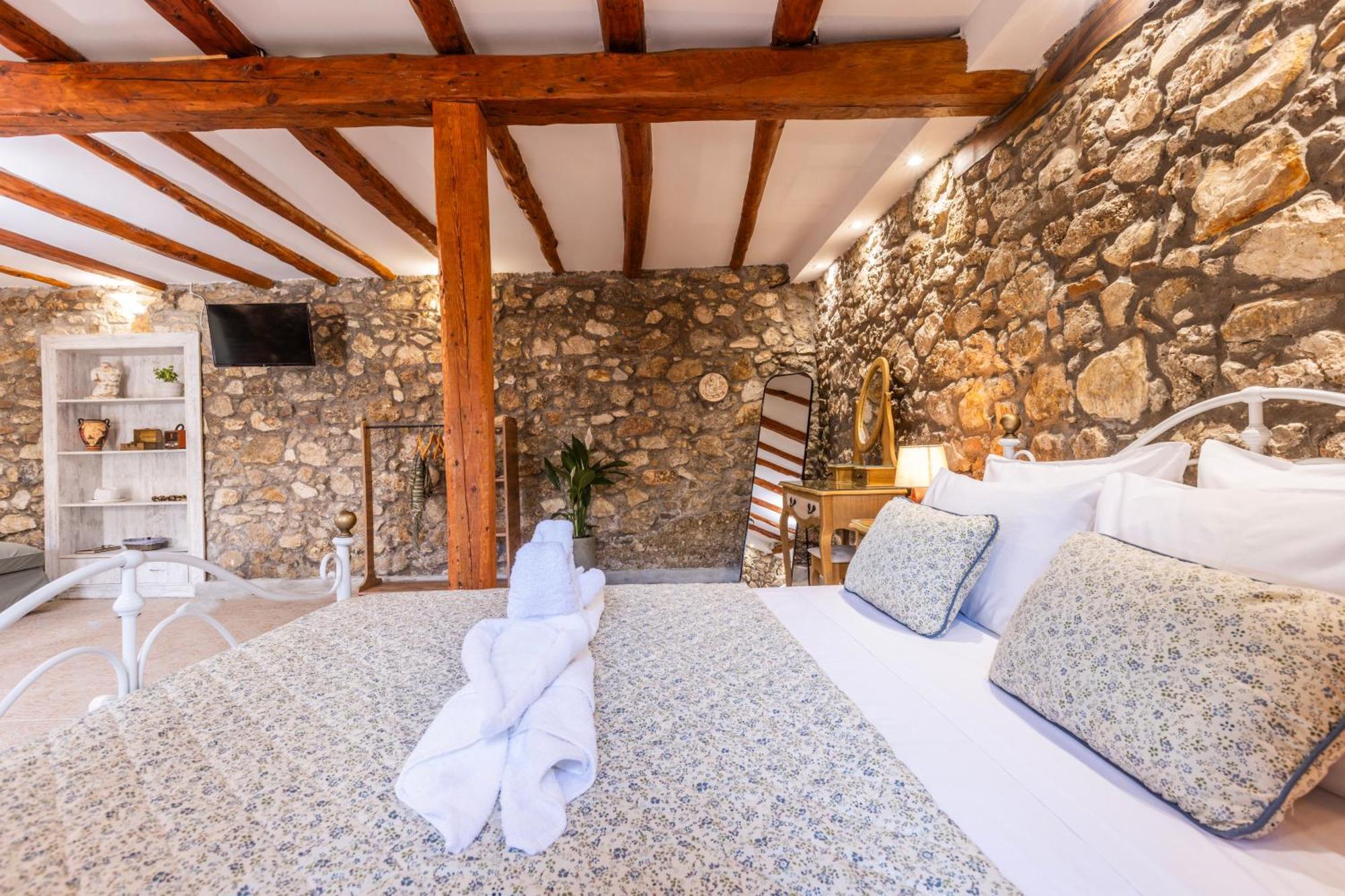The Stone Suite Мораитика Екстериор снимка