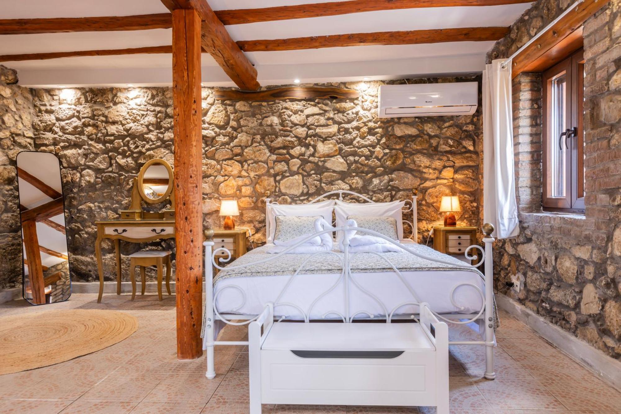 The Stone Suite Мораитика Екстериор снимка